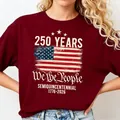 Détail de l'imprimé USA 250e anniversaire sur un t-shirt en coton bordeaux pour femme - Bordeaux