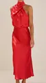 Robe midi élégante en satin rouge sans manches avec décolleté licou et drapé - S / Rouge
