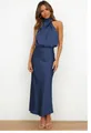 Robe longue élégante en satin bleu foncé sans manches avec col licou chic - S / Bleu saphir