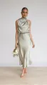 Robe mi-longue élégante en satin vert sauge sans manches avec décolleté drapé chic - S / Vert matcha