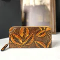 Vintage lange Lederbörse in Braun mit filigraner Blattprägung und Blumenmustern - Pflanzenadern (Gelbbraun) / Gelbbraun