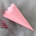 Rosa Spitztüte mit Wellenrand für Hochzeit-Blütenblätter und DIY-Geschenkverpackung - Rosarot
