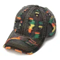 Casquette de baseball en jean délavé avec texture à carreaux et coutures contrastées - Taille Unique(Réglable) / Style Noir avec Détails Distressed Colorés(A)