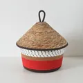 Handgeweven kegelvormige geschenkdoos met kleurrijke touwpatronen en een handvat - Rode Strooien Hoed Geweven Stijl