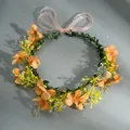 Bandeau floral bohème avec fleurs oranges, feuilles vertes et rubans roses - Orange