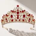 Barocke goldene Brautkrone mit eleganten roten Tropfenedelsteinen und Kristallakzenten - Gold mit roten Strasssteinen