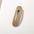 Pince à cheveux mate kaki de 11cm avec design ovale creux au style minimaliste - Café Marron Mat (Vrac)