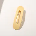 Pince à cheveux 11cm jaune pâle mat au design ovale évidé style minimaliste chic - Frosted Lemon Yellow (Bulk)