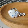 Mignon pendentif porte-clés lapin floqué blanc avec pois bleus et chaîne à billes - Cochon Bleu Floqué