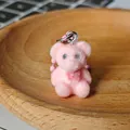 Porte-clés ours floqué rose avec chaîne à billes en métal et détail mignon - Petit Ours Rose