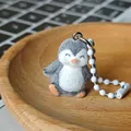 Porte-clés mignon pingouin en peluche floquée gris et blanc avec chaînette - Pingouin Mignon