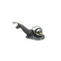 Detalle de figura de caracol de latón antiguo con textura de espiral realista - Caracol B Pequeño