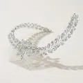 Lujosa peineta nupcial plateada con diamantes de imitación en diseño de rama y hoja - Plateado