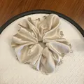 Eleganter Satin-Haargummi in Champagner mit glitzernden Kristallperlen für Damen - Gebrochenes Weiß