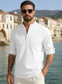 Détail d'une chemise blanche en lin avec col officier et manches retroussées au soleil - S / Blanc