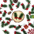 Flache Ansicht von künstlichen Kiefernnadeln und roten Beeren für Weihnachtsdekorationen - Simulation Kiefernnadel mit roten Beeren (Klein)