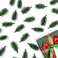 Künstliche tiefgrüne Kiefernnadelzweige für DIY Weihnachtsbaum Geschenkdekoration - Simulation Kiefernnadel (Klein)