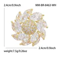 Drehbare Zirkonia-Blumenbrosche in Gold, 2,4 cm Durchmesser und 7,5 g Gewicht - Vergoldeter Stil / Weiß