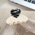 Crèmekleurige haarclip van acetaat met een stijlvol zwart-wit zebra-hartpatroon - Crèmewit 5.5CM