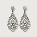 Eleganti orecchini chandelier d'argento con design traforato e strass scintillanti da donna - Canna di Fucile + Zirconia Bianca