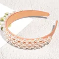 Serre-tête champagne élégant avec trois rangées de perles d'imitation blanches - Style Épais en Satin Vintage Rose