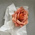 Singola rosa artificiale rosa corallo realistica per decorazioni domestiche e fai-da-te - Fiore Arancione (Clip a Becco d'Anatra) / Arancione