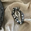 Fermaglio per capelli a scacchi bianco e nero con consistenza calda e base in metallo - Stile Nuvola / Nero & Bianco