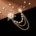 Elegante spilla a fiocco di neve dorata con perle e nappine a frangia a tre strati - Fiocco di Neve Nappina (XZ1567-1)