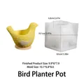 Stampo in silicone per fioriera a forma di uccello con esempio di vaso giallo - Fioriera a forma di uccello / Stampo in Silicone / [attributi Del Prodotto] Questa Immagine Mostra Uno Stampo In Silicone Per Creare Un Contenitore Per Bonsai A Forma Di Uccello. Il Lato Sinistro Mostra Il Prodotto Finito Giallo Brillante Con Una Texture Decorativa A Pois; Il Lato Destro Mostra Il Corpo Dello Stampo In Silicone 3d Bianco Semitrasparente. Sia Le Dimensioni Del Prodotto Finito Che Quelle Dello Stampo Sono Chiaramente Indicate. [presentazione Visiva] L'immagine Utilizza Uno Sfondo Bianco Puro Con Una Composizione Semplice E Chiara. Il Contrasto Tra Il Prodotto Finito A Sinistra E Lo Stampo A Destra Aiuta Gli Acquirenti A Capire. La Qualità Dell'immagine È [alta] Con Esposizione Accurata E Texture Chiara. L'estetica È [media] Punteggio Complessivo [75]. Il Problema Principale È La Forte Sensazione Industriale Dello Sfondo Bianco Puro Che Manca Dell'attrattiva Di Una Scena Reale. [contenuto Del Testo] L'immagine Include Le Indicazioni Delle Dimensioni In Inglese (en_marketing Mantenuto); Il Nome Del Prodotto Cinese "bird Bonsai" E Le Specifiche "finished Product Size" E "mold Size" (to_translate Da Tradurre In Inglese); Il Numero Dell'articolo "1377" È In Alto (altri Ignorati). [etichette Logistiche] Nessuna [rischio Di Violazione] Nessuno [parametri Del Prodotto] Le Dimensioni Dello Stampo Sono 101*68*86 Cm E Le Dimensioni Del Prodotto Finito Sono Circa 99*6*79 Cm.
