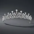 Silberne Krone mit funkelnden runden Kristallen für Bräute und Prinzessinnen - Silber mit Strass