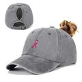 Casquette de baseball grise délavée avec ruban rose et fente pour queue de cheval - Réglable / Gris Queue de Cheval
