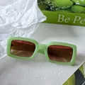 Occhiali da sole rettangolari retrò con montatura verde chiaro e lenti sfumate - Montatura Rettangolare Verde Chiaro Lenti Sfumate (Verde 2)