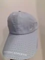 Hellblaue Sport-Sonnenkappe mit Laser-Belüftungslöchern und großer Krempe - Verstellbar / Himmelblau