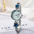 Reloj plateado con esfera azul claro y detalles de piedras azules en estrella - Correa Plateada Esfera Azul