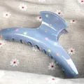 Pince à cheveux bleu poudré avec motifs d'étoiles pour queues de cheval élégantes - Style Courbe Étoile Bleue
