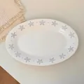 Ovaal keramisch bord met blauw zeesterpatroon en wit geglazuurd oppervlak - 10-inch ovaal bord
