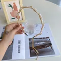 Elegante gouden parel haarband met hangende metalen logo ketting voor dames - Enkelzijdige Kwast Parel Stijl