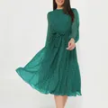 Robe longue élégante vert foncé à pois avec manches longues et ceinture à la taille - XS / Vert à Pois