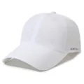 Weiße schnelltrocknende Golf-Baseballkappe mit Laser-Belüftung und GLWR GOLF Logo - Verstellbar / Weiß