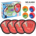 Klevende vangbalset voor kinderen met vier rode rackets en vier gekleurde sportballen - Set Batjes En Plakballen (HJ404)