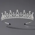 Couronne élégante en argent avec strass brillants et perles blanches délicates - Couronne en perles et strass (TS-J2792)