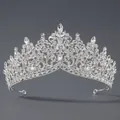 Tiara argentée élégante avec détails en filigrane et cristaux étincelants - Couronne d'anniversaire entièrement en strass (TS-J3248S)