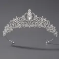 Tiara argentée élégante avec strass brillants et pierre centrale en goutte - Tiara d'Anniversaire Entièrement Sertie de Strass (TS-J3352S)
