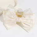 Elegante pinza para el pelo con lazo crema, encaje y bordado de cisne - Estilo de Encaje de Cisne Bordado (6248753963354) / Beige