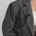 Broche punk plateado con dije de corazón negro y borlas de cadenas para trajes - Estilo Borla Corazón Negro Plateado (0385)
