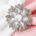 Vintage-Blumenbrosche in Silber mit Brillantschliff-Kristallen und Marquise-Steinen - Silberne Blumige Brosche Mit Weißen Kristallen