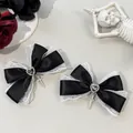Pinzas góticas de satén negro con encaje blanco pedrería de corazón y cruces plata - Negro y Blanco