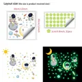 Adesivi murali astronauta fluorescenti con stelle e pianeti per cameretta dei bambini - Stile Grande / Verde