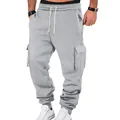 Detail der grauen Herren-Jogginghose mit elastischem Kordelzug und Cargo-Seitentaschen - S / Hellgrau