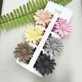 6er-Set matte Haarklammern in Blütenform in verschiedenen Farben auf weißer Karte - Gänseblümchen Matte Dreidimensionale Stil (Set 31)